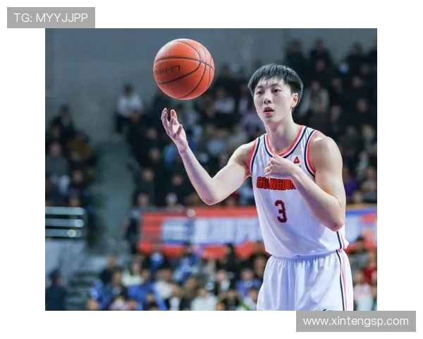 胡明轩引领新生代球员奋勇拼搏展现中国篮球青春力量 胡明轩引领新生代球员奋勇拼搏展现中国篮球青春力量