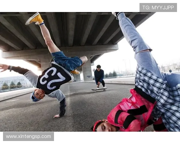 重庆滑板队在世界街舞大赛中的默契配合与精彩表现分析