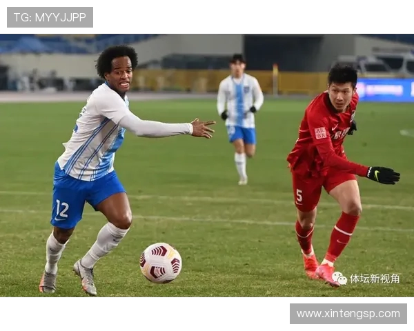 克鲁斯与普马斯激战正酣球迷期待精彩对决与绝妙进球