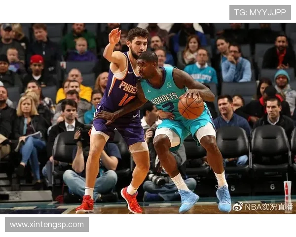 夏洛特黄蜂与布鲁克林篮网激战正酣谁能在NBA赛场上笑到最后